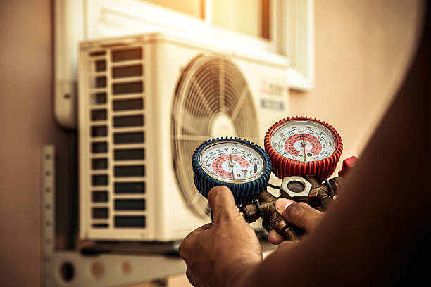 Professional Hvac technician working in Syracuse, IN